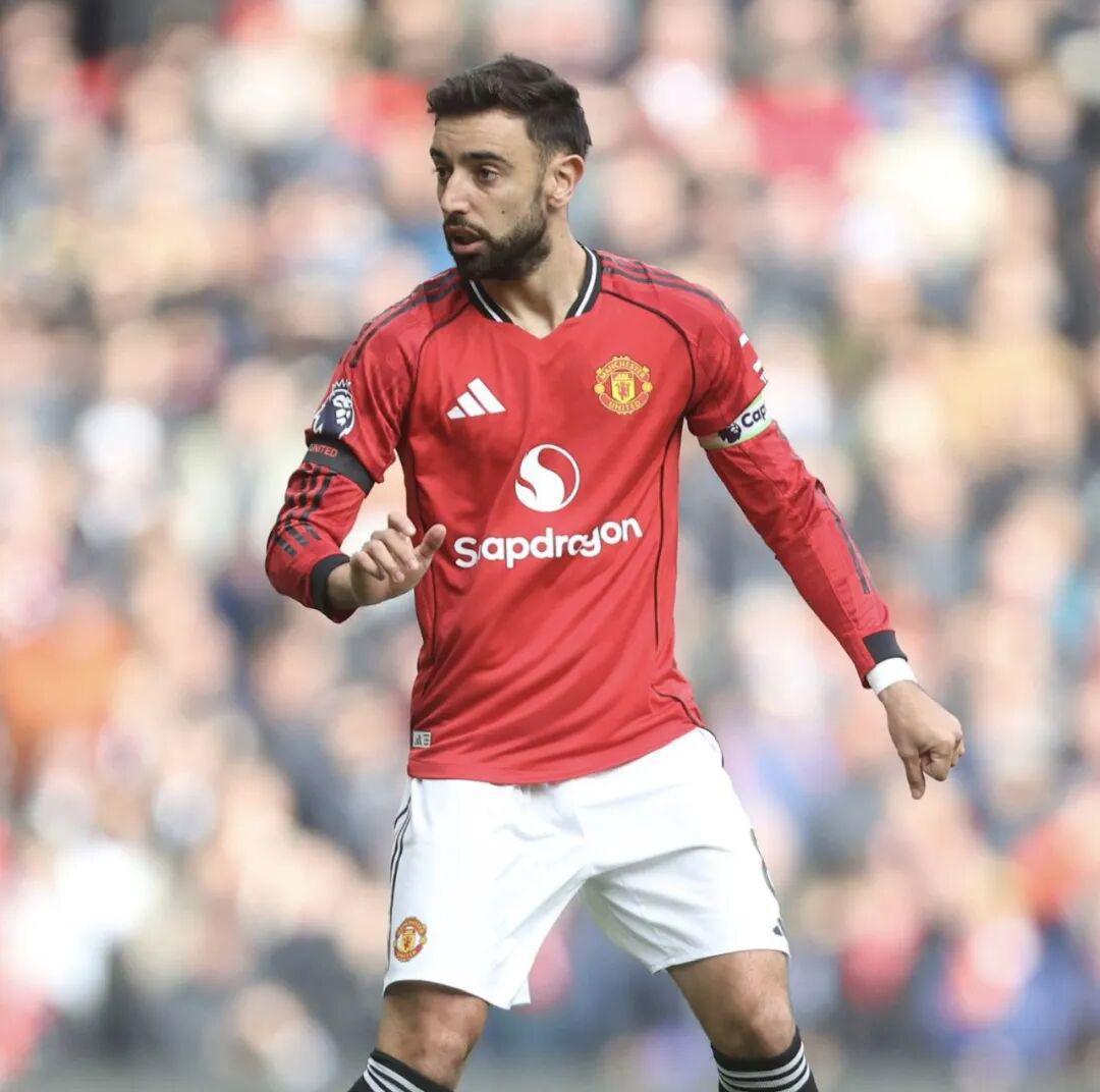 49图库 官网-亨利谈B费的助攻：他不是在踢球，是在思考足球